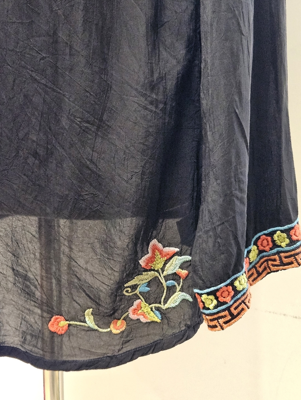 Johnny Was Suko V-Neck Embroidered Tunic Black Blouse Size XL - Picture 9 of 12